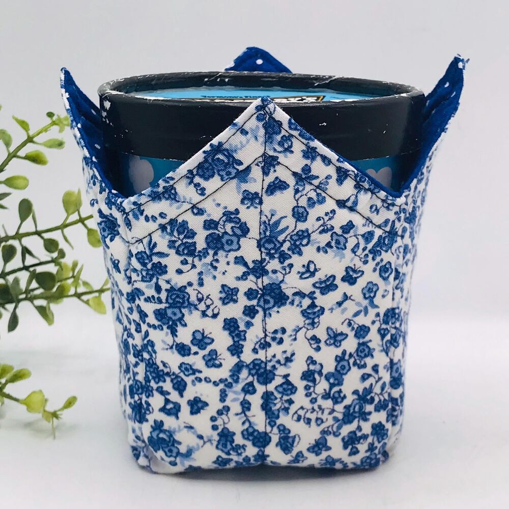 Microwave Pint Size Cozy, Reversible, Colonial Blue Floral Cottage Garden